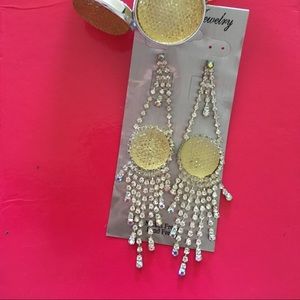 Earnings and bracelet set